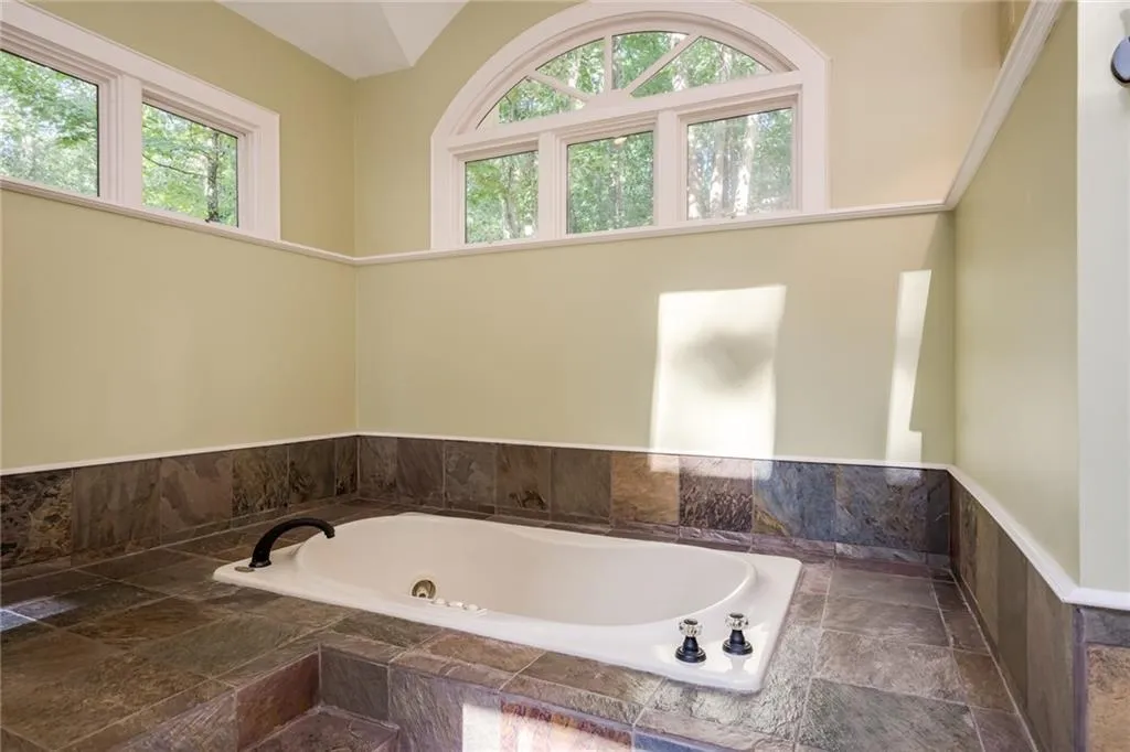 4767 Riverview Road, Atlanta, Georgia 30327, 4 Bedrooms Bedrooms, ,4 BathroomsBathrooms,Residential,Sold,4767 Riverview Road,6662038