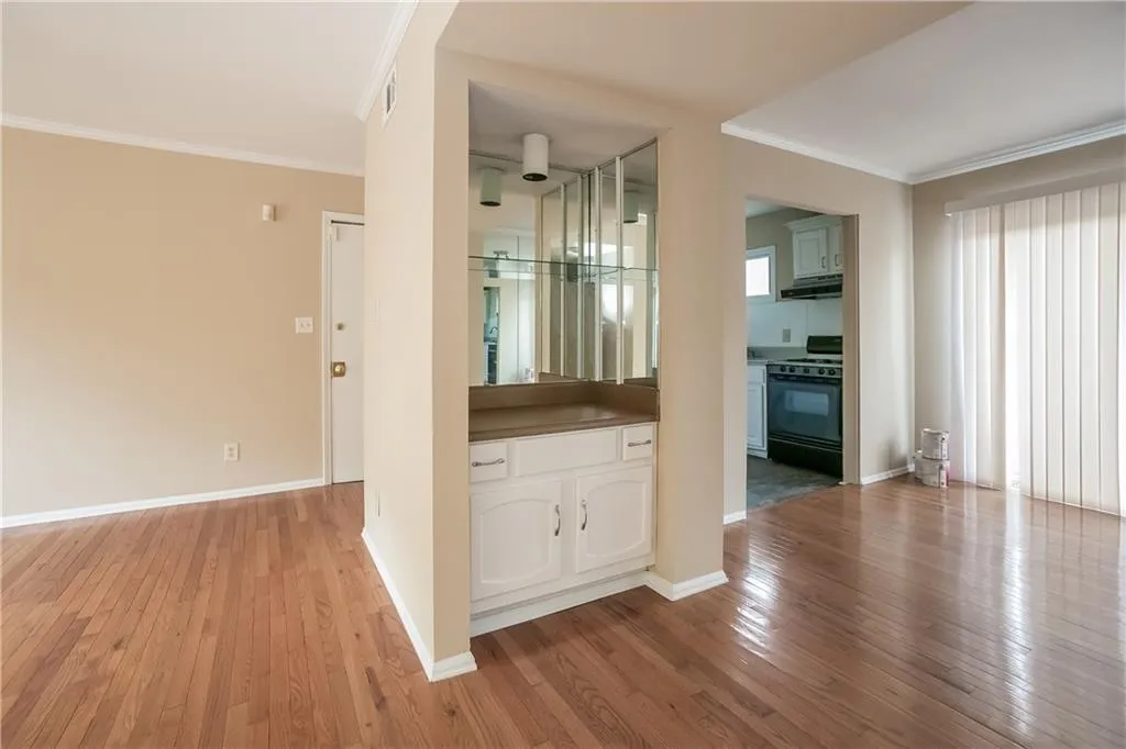 5650 Kingsport Drive Unit 6, Atlanta, Georgia 30342, 3 Bedrooms Bedrooms, ,2 BathroomsBathrooms,Residential,Sold,5650 Kingsport Drive Unit 6,6107290