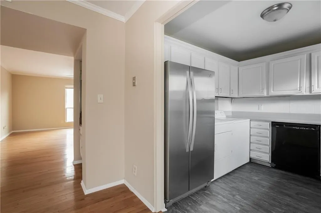 5650 Kingsport Drive Unit 6, Atlanta, Georgia 30342, 3 Bedrooms Bedrooms, ,2 BathroomsBathrooms,Residential,Sold,5650 Kingsport Drive Unit 6,6107290