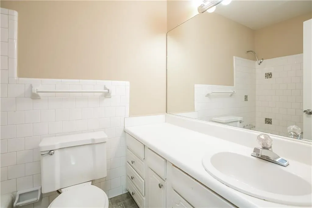 5650 Kingsport Drive Unit 6, Atlanta, Georgia 30342, 3 Bedrooms Bedrooms, ,2 BathroomsBathrooms,Residential,Sold,5650 Kingsport Drive Unit 6,6107290