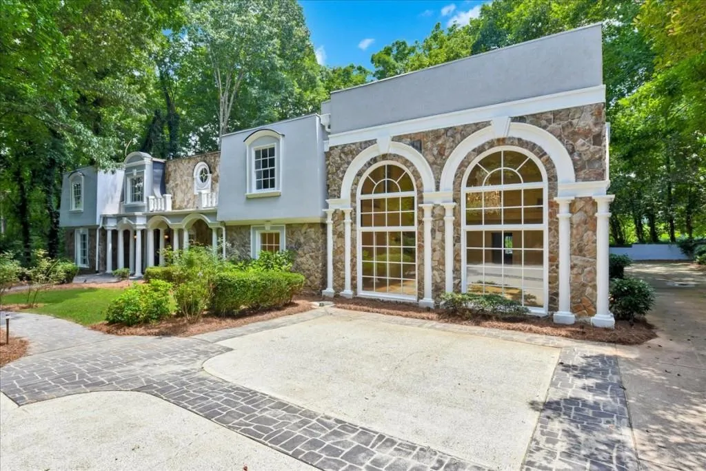8970 Huntcliff Trace, Sandy Springs, Georgia 30350, 6 Bedrooms Bedrooms, ,6 BathroomsBathrooms,Residential,Sold,8970 Huntcliff Trace,6900649