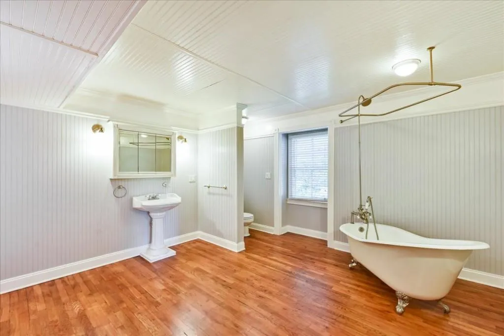 8970 Huntcliff Trace, Sandy Springs, Georgia 30350, 6 Bedrooms Bedrooms, ,6 BathroomsBathrooms,Residential,Sold,8970 Huntcliff Trace,6900649