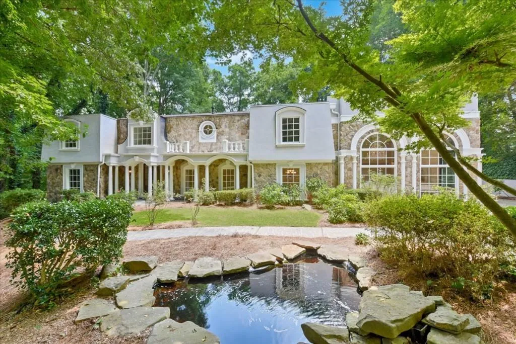 8970 Huntcliff Trace, Sandy Springs, Georgia 30350, 6 Bedrooms Bedrooms, ,6 BathroomsBathrooms,Residential,Sold,8970 Huntcliff Trace,6900649