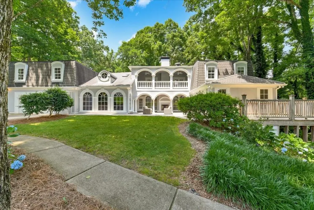 8970 Huntcliff Trace, Sandy Springs, Georgia 30350, 6 Bedrooms Bedrooms, ,6 BathroomsBathrooms,Residential,Sold,8970 Huntcliff Trace,6900649