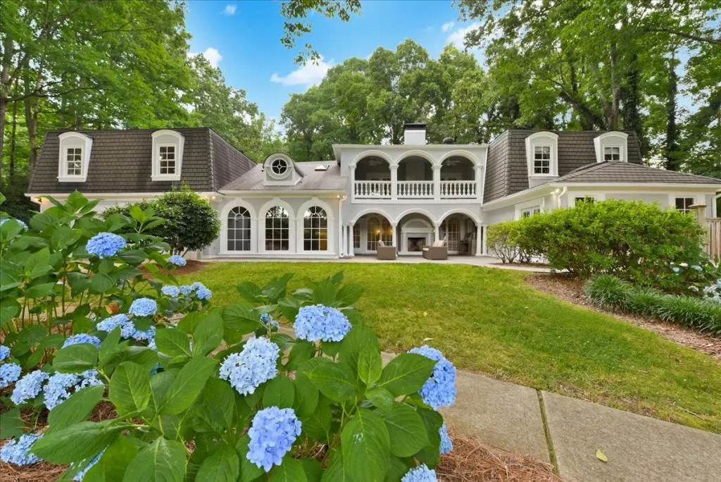 8970 Huntcliff Trace, Sandy Springs, Georgia 30350, 6 Bedrooms Bedrooms, ,6 BathroomsBathrooms,Residential,Sold,8970 Huntcliff Trace,6900649