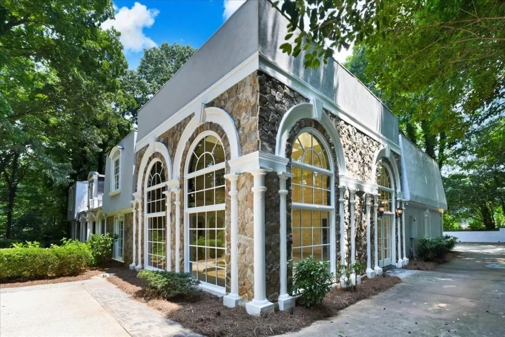 8970 Huntcliff Trace, Sandy Springs, Georgia 30350, 6 Bedrooms Bedrooms, ,6 BathroomsBathrooms,Residential,Sold,8970 Huntcliff Trace,6900649