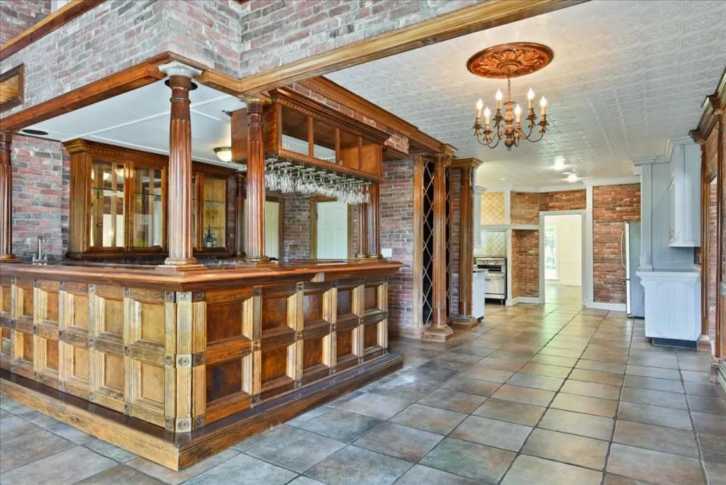 8970 Huntcliff Trace, Sandy Springs, Georgia 30350, 6 Bedrooms Bedrooms, ,6 BathroomsBathrooms,Residential,Sold,8970 Huntcliff Trace,6900649