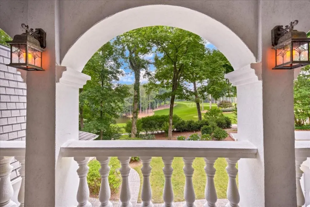 8970 Huntcliff Trace, Sandy Springs, Georgia 30350, 6 Bedrooms Bedrooms, ,6 BathroomsBathrooms,Residential,Sold,8970 Huntcliff Trace,6900649