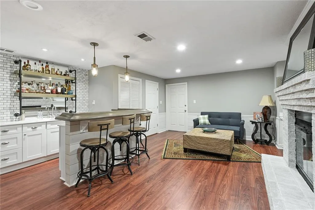 10 Serendipity Way, Sandy Springs, Georgia 30350, 4 Bedrooms Bedrooms, ,4 BathroomsBathrooms,Residential,Sold,10 Serendipity Way,6681879