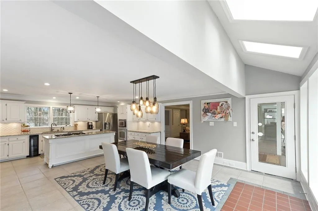 10 Serendipity Way, Sandy Springs, Georgia 30350, 4 Bedrooms Bedrooms, ,4 BathroomsBathrooms,Residential,Sold,10 Serendipity Way,6681879