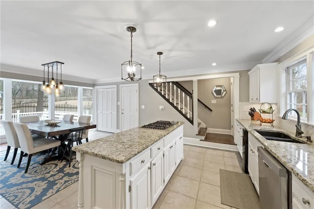 10 Serendipity Way, Sandy Springs, Georgia 30350, 4 Bedrooms Bedrooms, ,4 BathroomsBathrooms,Residential,Sold,10 Serendipity Way,6681879