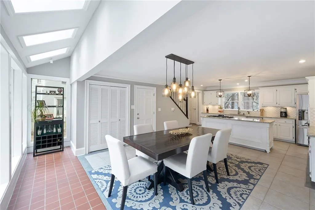10 Serendipity Way, Sandy Springs, Georgia 30350, 4 Bedrooms Bedrooms, ,4 BathroomsBathrooms,Residential,Sold,10 Serendipity Way,6681879