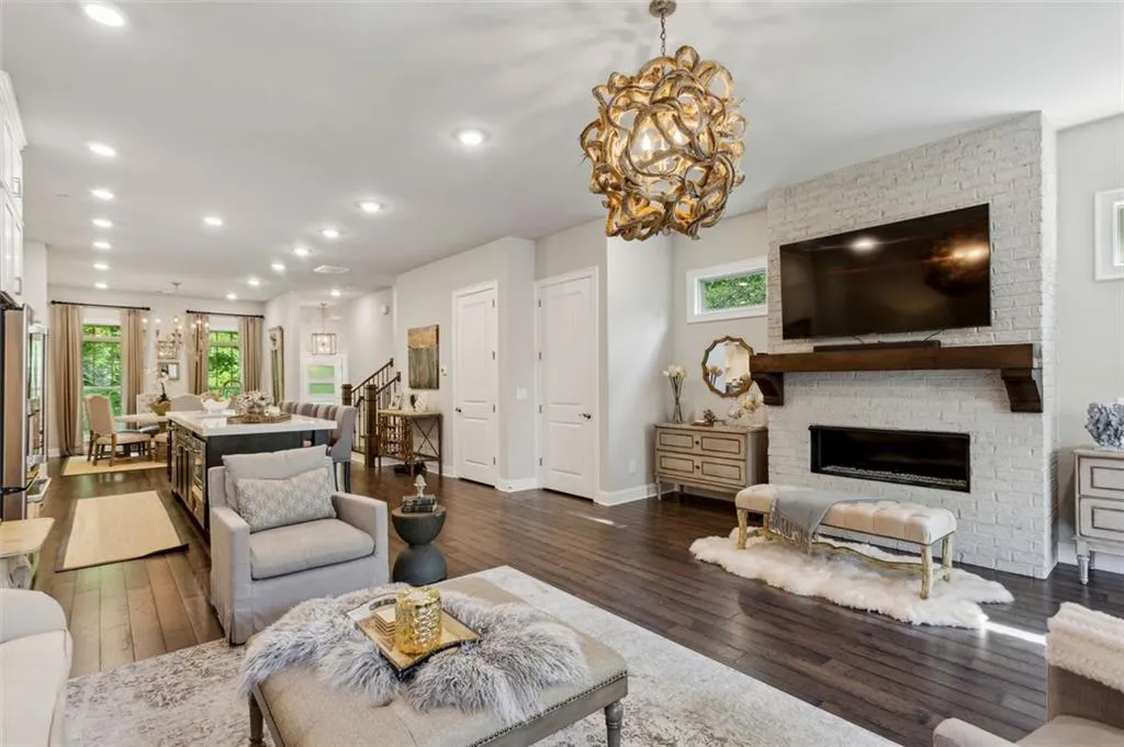 4355 Parkside Place, Sandy Springs, Georgia 30342, 3 Bedrooms Bedrooms, ,3 BathroomsBathrooms,Residential,For Sale,4355 Parkside Place,7584562
