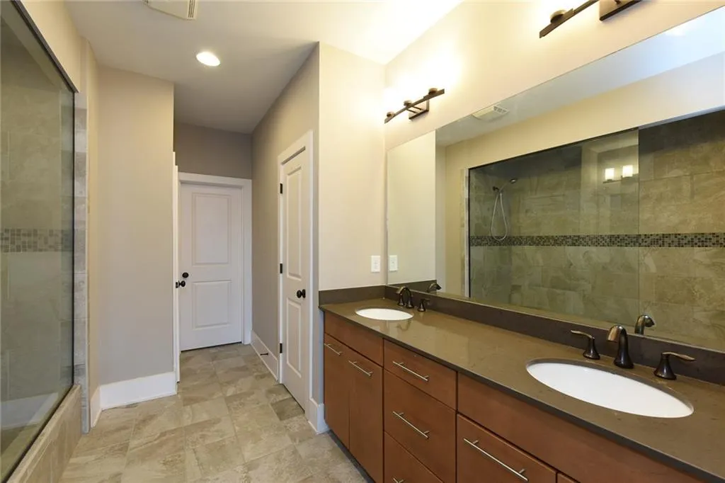 305 Alderwood Lane, Sandy Springs, Georgia 30328, 3 Bedrooms Bedrooms, ,3 BathroomsBathrooms,Residential,Sold,305 Alderwood Lane,6061504