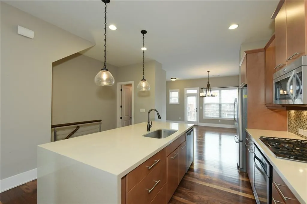 305 Alderwood Lane, Sandy Springs, Georgia 30328, 3 Bedrooms Bedrooms, ,3 BathroomsBathrooms,Residential,Sold,305 Alderwood Lane,6061504