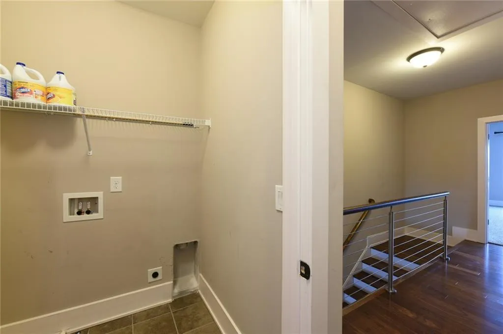 305 Alderwood Lane, Sandy Springs, Georgia 30328, 3 Bedrooms Bedrooms, ,3 BathroomsBathrooms,Residential,Sold,305 Alderwood Lane,6061504