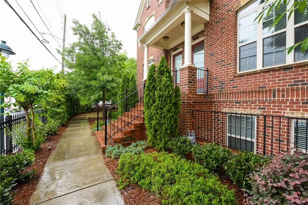 305 Alderwood Lane, Sandy Springs, Georgia 30328, 3 Bedrooms Bedrooms, ,3 BathroomsBathrooms,Residential,Sold,305 Alderwood Lane,6061504