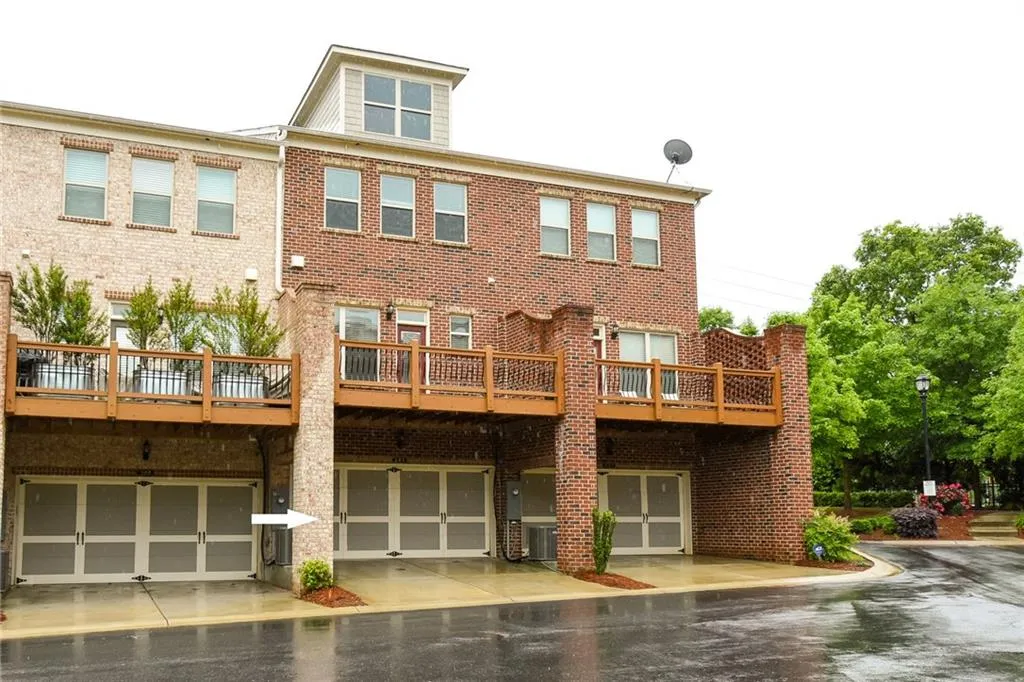 305 Alderwood Lane, Sandy Springs, Georgia 30328, 3 Bedrooms Bedrooms, ,3 BathroomsBathrooms,Residential,Sold,305 Alderwood Lane,6061504