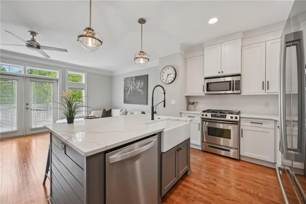 62 High Top Point, Sandy Springs, Georgia 30328, 3 Bedrooms Bedrooms, ,3 BathroomsBathrooms,Residential,For Sale,62 High Top Point,7643390