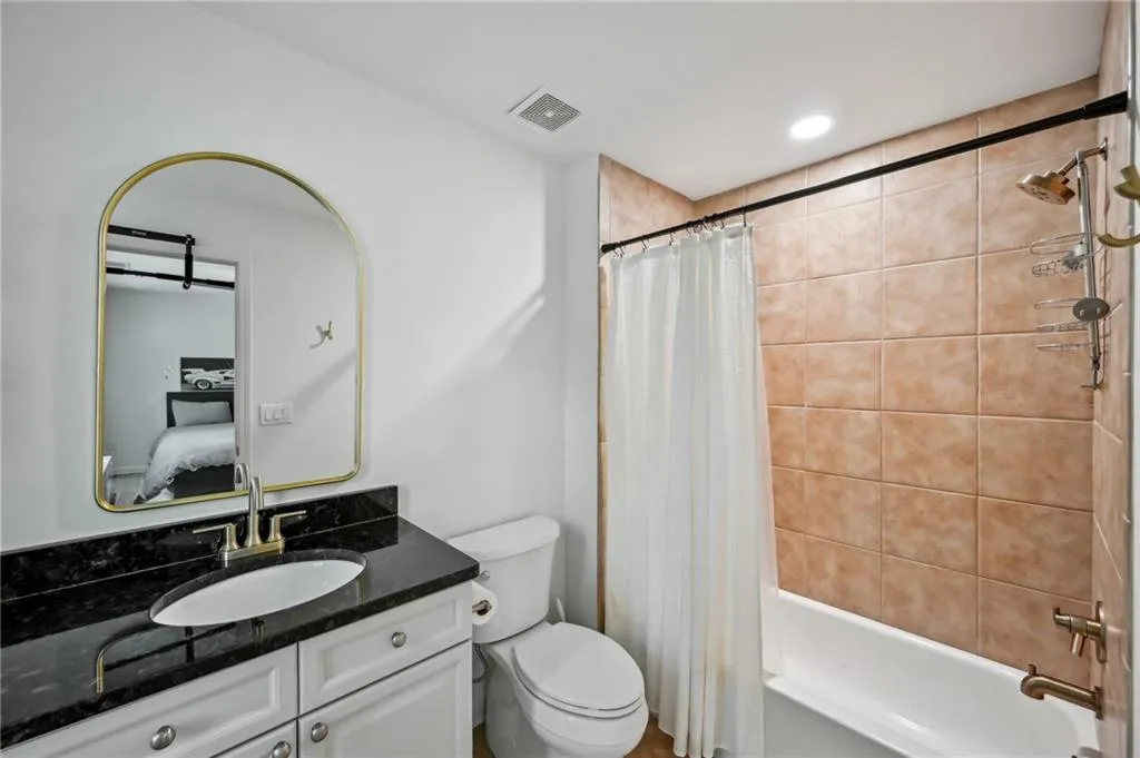 62 High Top Point, Sandy Springs, Georgia 30328, 3 Bedrooms Bedrooms, ,3 BathroomsBathrooms,Residential,For Sale,62 High Top Point,7643390