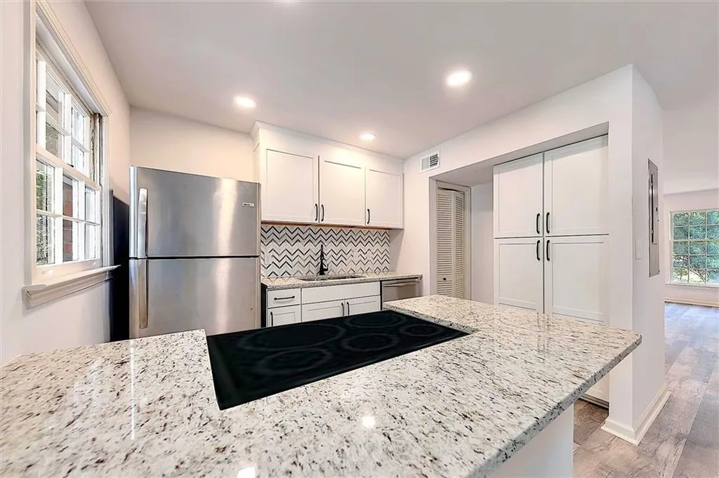 6700 Roswell Road Unit 28h, Sandy Springs, Georgia 30328, 2 Bedrooms Bedrooms, ,2 BathroomsBathrooms,Residential,Sold,6700 Roswell Road Unit 28h,7052768