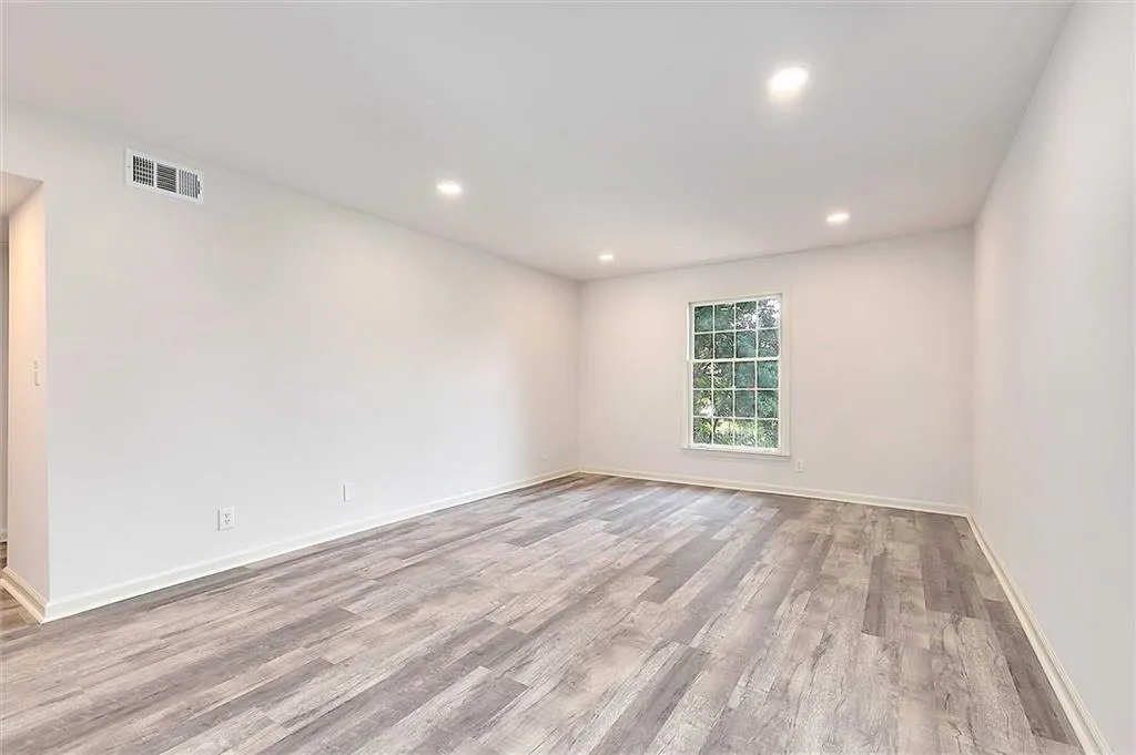 6700 Roswell Road Unit 28h, Sandy Springs, Georgia 30328, 2 Bedrooms Bedrooms, ,2 BathroomsBathrooms,Residential,Sold,6700 Roswell Road Unit 28h,7052768