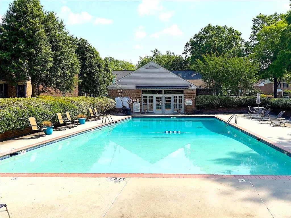 6700 Roswell Road Unit 28h, Sandy Springs, Georgia 30328, 2 Bedrooms Bedrooms, ,2 BathroomsBathrooms,Residential,Sold,6700 Roswell Road Unit 28h,7052768