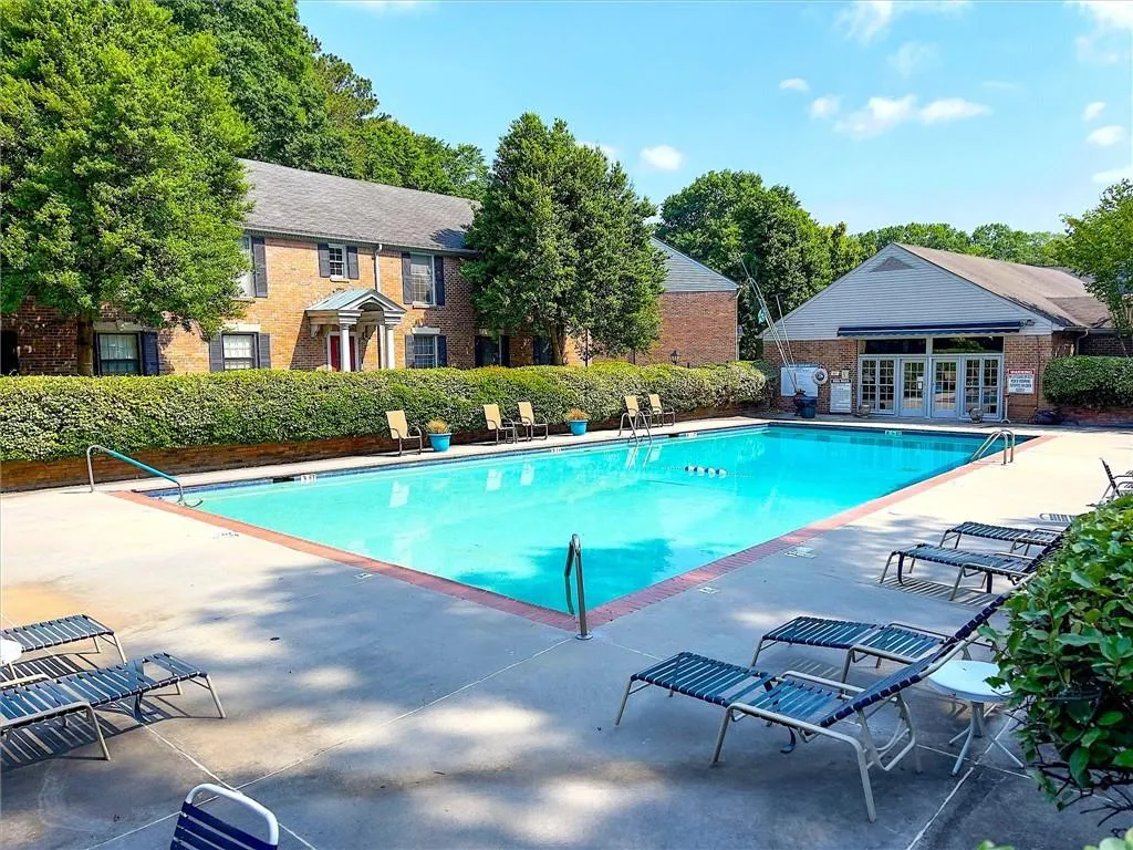 6700 Roswell Road Unit 28h, Sandy Springs, Georgia 30328, 2 Bedrooms Bedrooms, ,2 BathroomsBathrooms,Residential,Sold,6700 Roswell Road Unit 28h,7052768