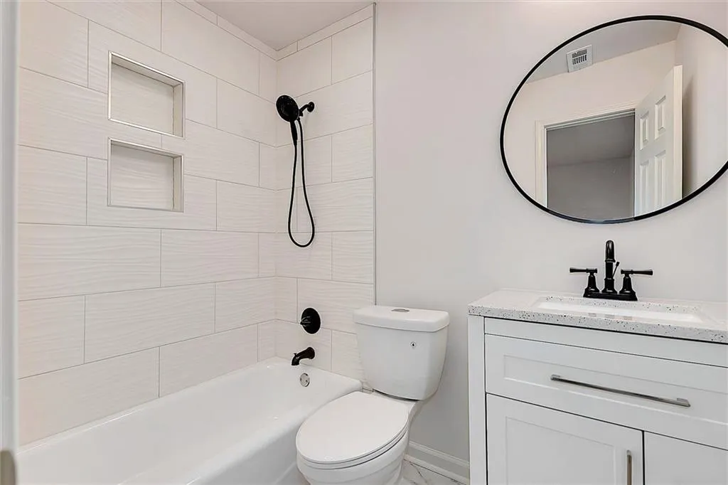 6700 Roswell Road Unit 28h, Sandy Springs, Georgia 30328, 2 Bedrooms Bedrooms, ,2 BathroomsBathrooms,Residential,Sold,6700 Roswell Road Unit 28h,7052768