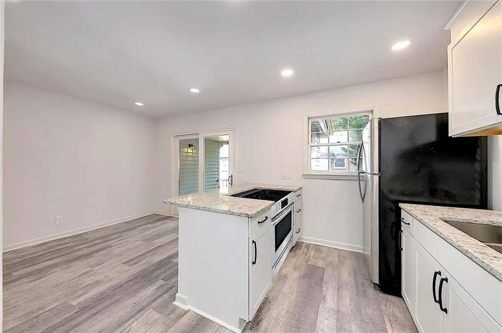 6700 Roswell Road Unit 28h, Sandy Springs, Georgia 30328, 2 Bedrooms Bedrooms, ,2 BathroomsBathrooms,Residential,Sold,6700 Roswell Road Unit 28h,7052768