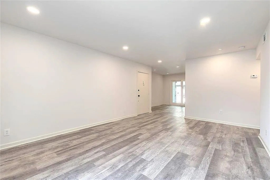 6700 Roswell Road Unit 28h, Sandy Springs, Georgia 30328, 2 Bedrooms Bedrooms, ,2 BathroomsBathrooms,Residential,Sold,6700 Roswell Road Unit 28h,7052768