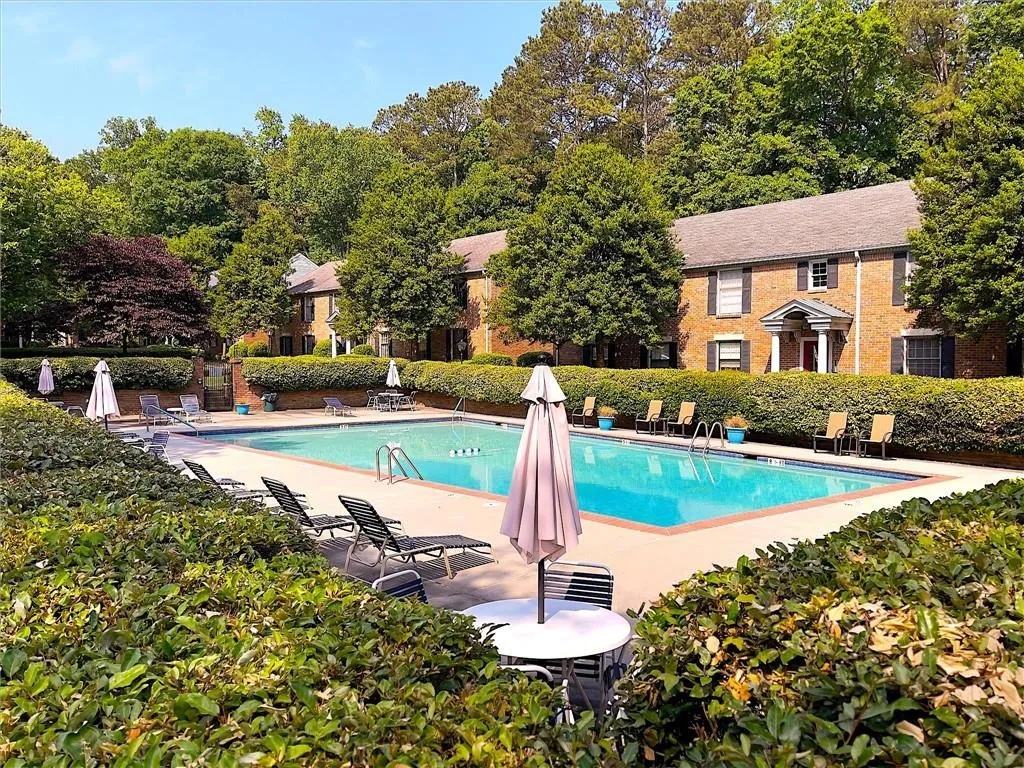 6700 Roswell Road Unit 28h, Sandy Springs, Georgia 30328, 2 Bedrooms Bedrooms, ,2 BathroomsBathrooms,Residential,Sold,6700 Roswell Road Unit 28h,7052768