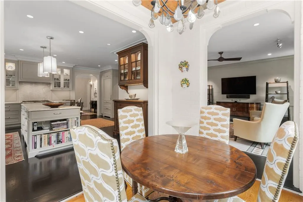 Atlanta, Georgia 30305, 4 Bedrooms Bedrooms, ,3 BathroomsBathrooms,Residential,For Sale,7585097