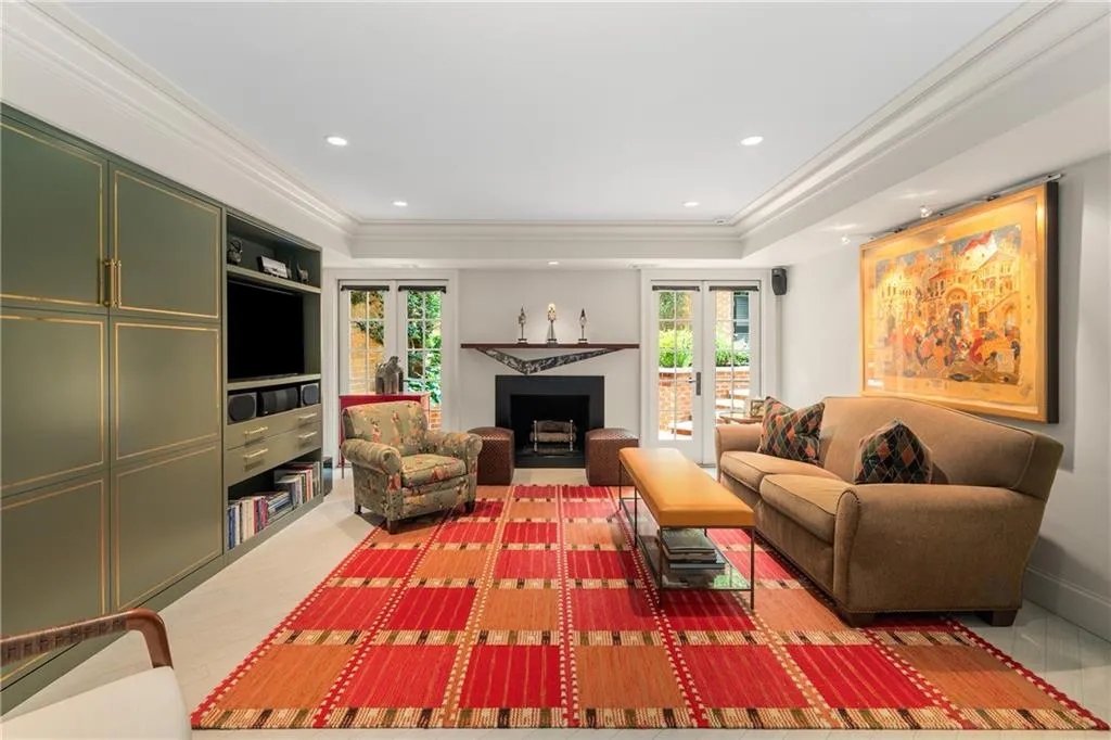 Atlanta, Georgia 30305, 4 Bedrooms Bedrooms, ,3 BathroomsBathrooms,Residential,For Sale,7585097