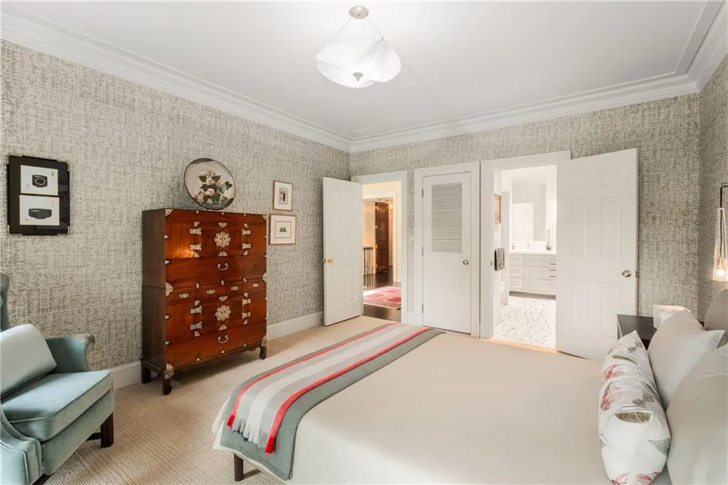 Atlanta, Georgia 30305, 4 Bedrooms Bedrooms, ,3 BathroomsBathrooms,Residential,For Sale,7585097