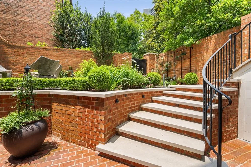 Atlanta, Georgia 30305, 4 Bedrooms Bedrooms, ,3 BathroomsBathrooms,Residential,For Sale,7585097