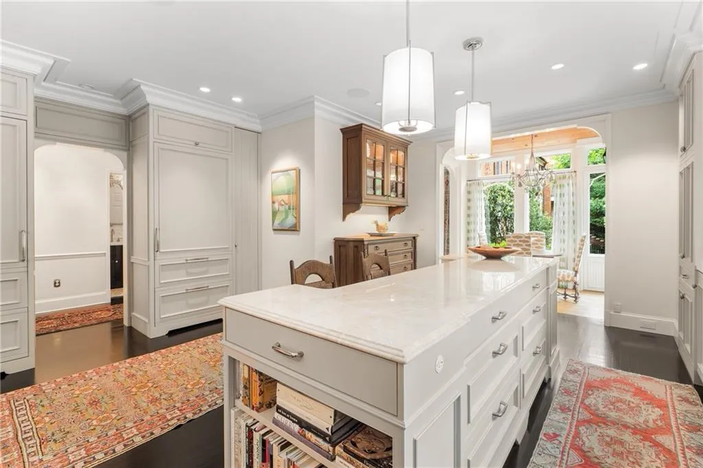 Atlanta, Georgia 30305, 4 Bedrooms Bedrooms, ,3 BathroomsBathrooms,Residential,For Sale,7585097