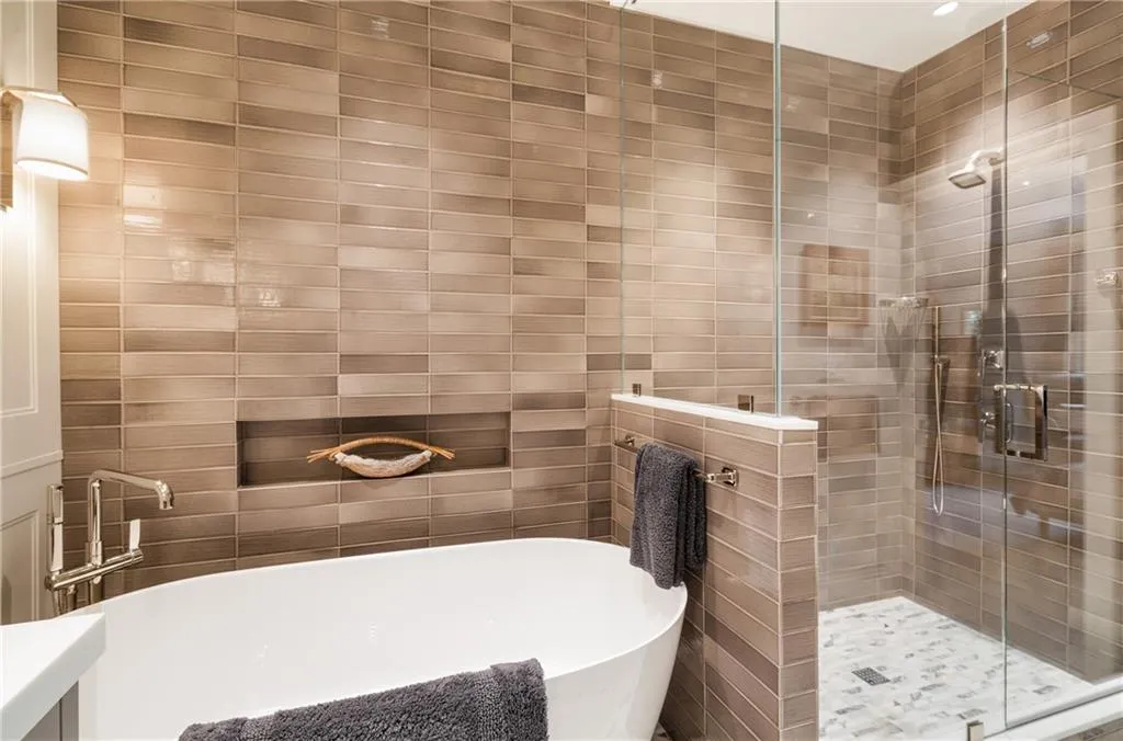 Atlanta, Georgia 30305, 4 Bedrooms Bedrooms, ,3 BathroomsBathrooms,Residential,For Sale,7585097