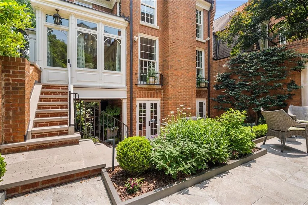 Atlanta, Georgia 30305, 4 Bedrooms Bedrooms, ,3 BathroomsBathrooms,Residential,For Sale,7585097