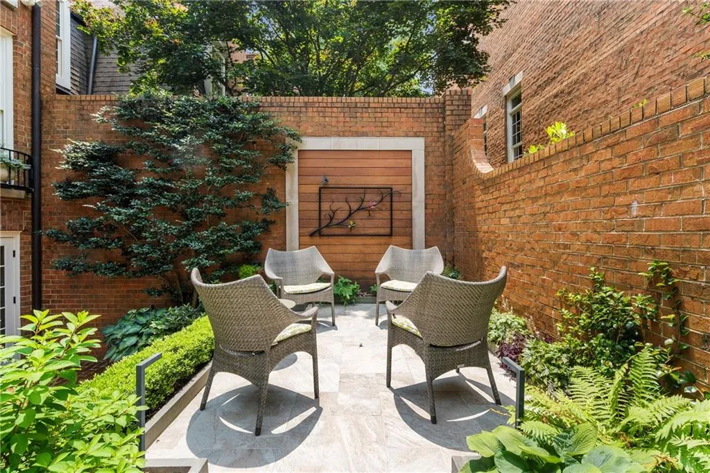 Atlanta, Georgia 30305, 4 Bedrooms Bedrooms, ,3 BathroomsBathrooms,Residential,For Sale,7585097