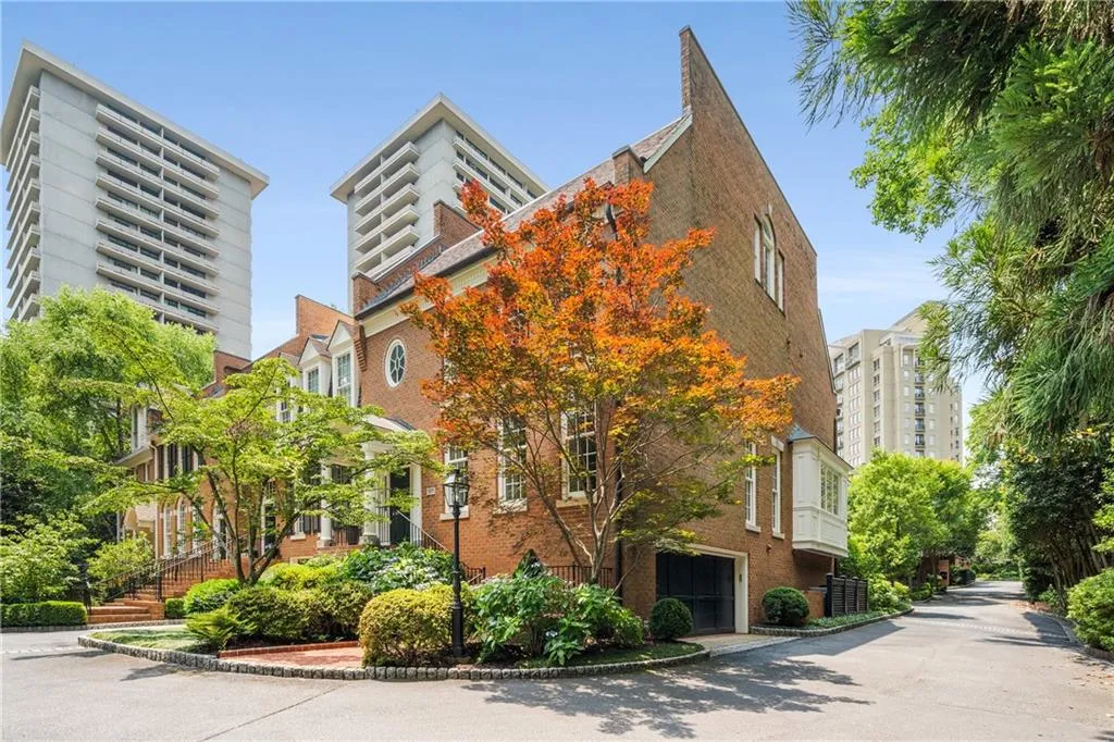 Atlanta, Georgia 30305, 4 Bedrooms Bedrooms, ,3 BathroomsBathrooms,Residential,For Sale,7585097