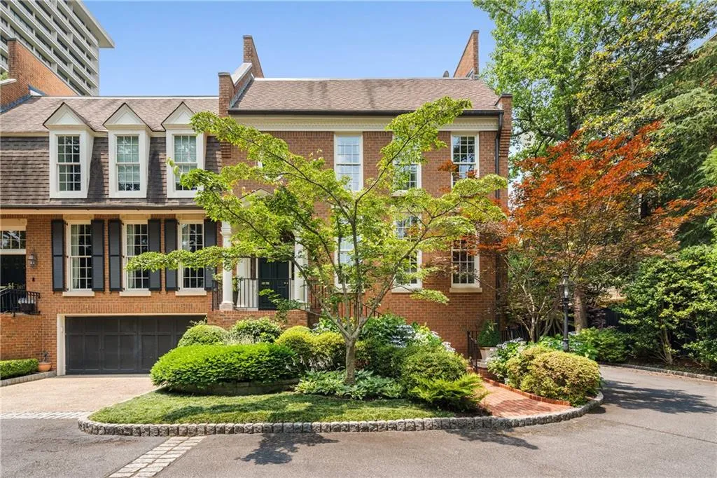 Atlanta, Georgia 30305, 4 Bedrooms Bedrooms, ,3 BathroomsBathrooms,Residential,For Sale,7585097