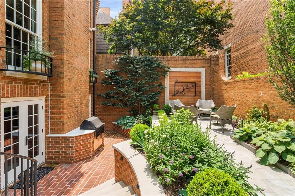 Atlanta, Georgia 30305, 4 Bedrooms Bedrooms, ,3 BathroomsBathrooms,Residential,For Sale,7585097