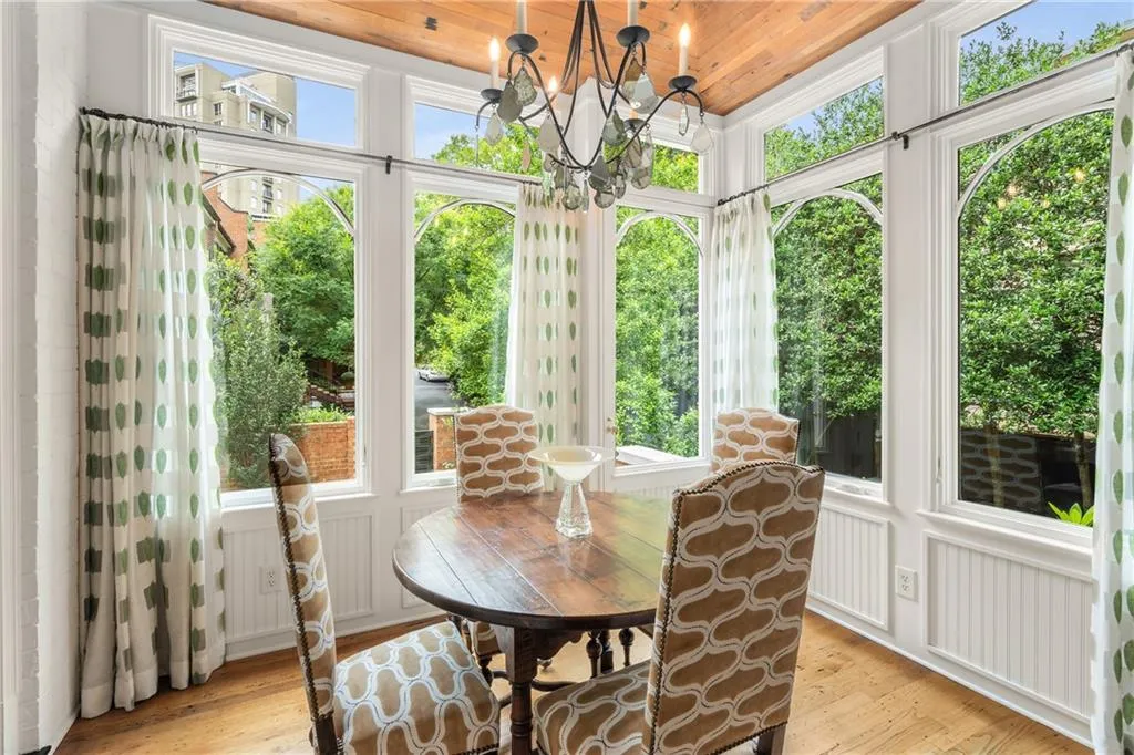 Atlanta, Georgia 30305, 4 Bedrooms Bedrooms, ,3 BathroomsBathrooms,Residential,For Sale,7585097