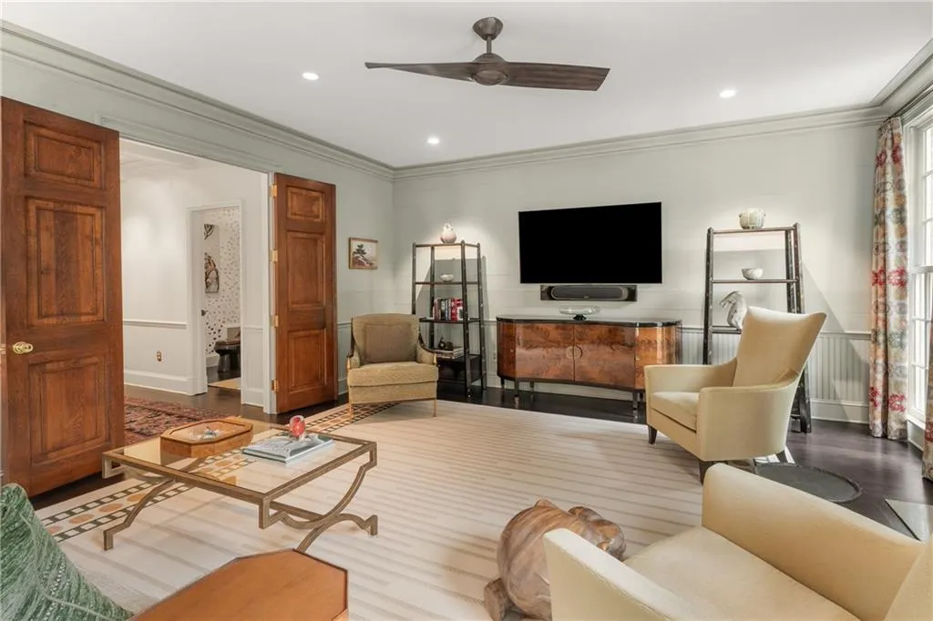 Atlanta, Georgia 30305, 4 Bedrooms Bedrooms, ,3 BathroomsBathrooms,Residential,For Sale,7585097