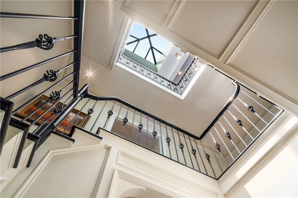 Atlanta, Georgia 30305, 4 Bedrooms Bedrooms, ,3 BathroomsBathrooms,Residential,For Sale,7585097