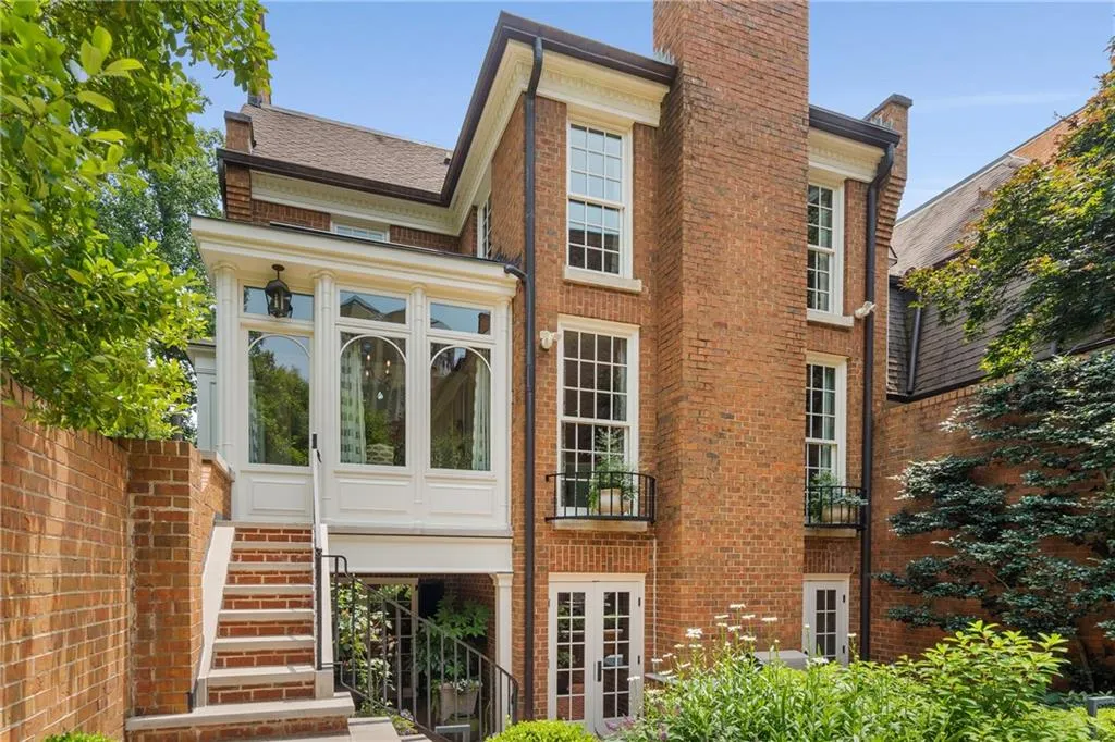 Atlanta, Georgia 30305, 4 Bedrooms Bedrooms, ,3 BathroomsBathrooms,Residential,For Sale,7585097