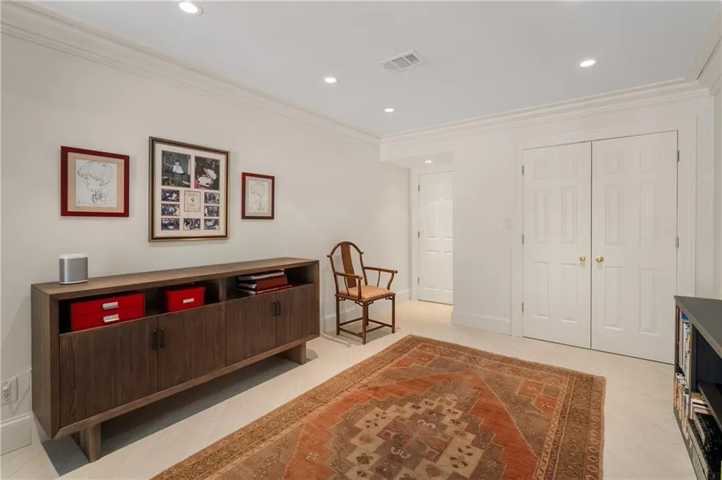 Atlanta, Georgia 30305, 4 Bedrooms Bedrooms, ,3 BathroomsBathrooms,Residential,For Sale,7585097