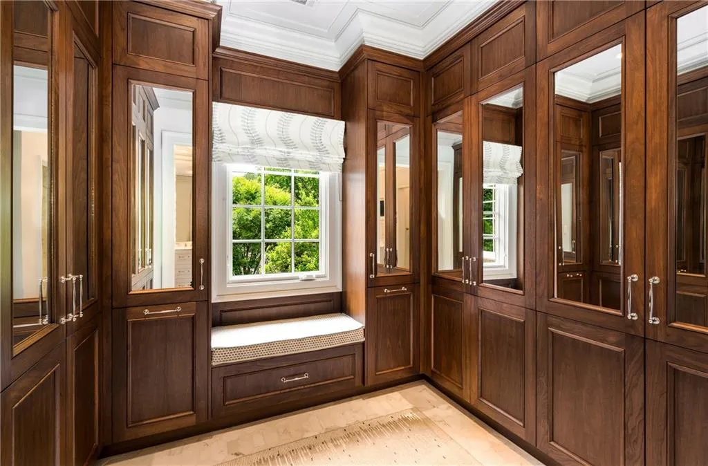 Atlanta, Georgia 30305, 4 Bedrooms Bedrooms, ,3 BathroomsBathrooms,Residential,For Sale,7585097