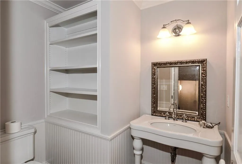 7705 Dunvegan Close, Sandy Springs, Georgia 30350, 5 Bedrooms Bedrooms, ,4 BathroomsBathrooms,Residential,Sold,7705 Dunvegan Close,5784839